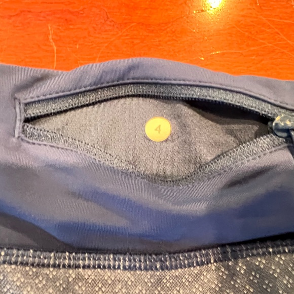 Lululemon speed short sz 4 - Picture 3 of 4